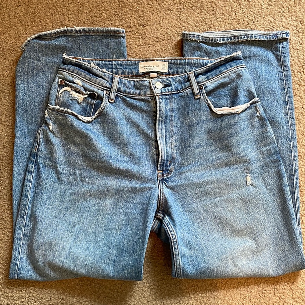 Abercrombie & Fitch Curve Love 90s Relaxed Jean High Rise, size 30/10 short